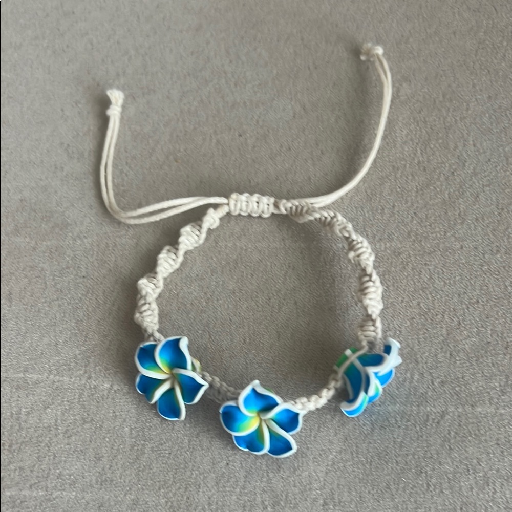 NWOT Adjustable Hawaiian Plumeria Bracelet
